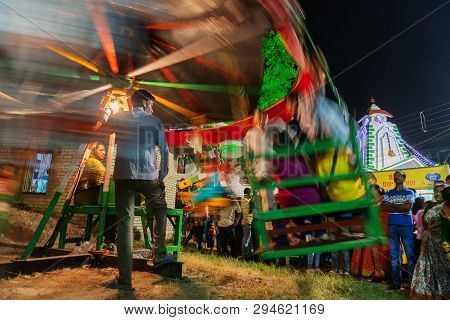 Howrah,west Bengal,india -april 15th, 2018 : Children Are Riding On Nagordola- A Traditional Amuseme