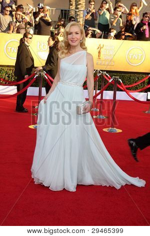 LOS ANGELES - JAN 29: Angela Kinsey ankommer den 18 årlige Screen Actors Guild Awards på Shrine