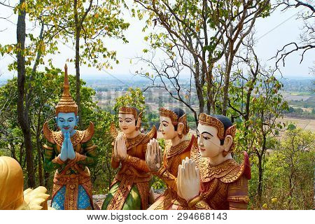 Circle Of Buddha Statue, Sambok Pagoda Kratie