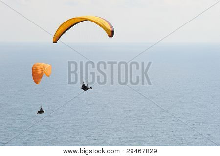 Gleitschirm fliegen in den Himmel