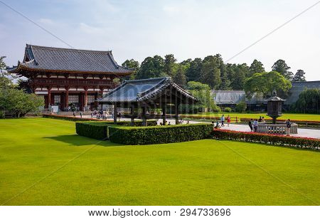 Nara, Japan - June 10, 2017: Local  People And Tousists  At   The Entrance Courtyard Of The Todaiji 