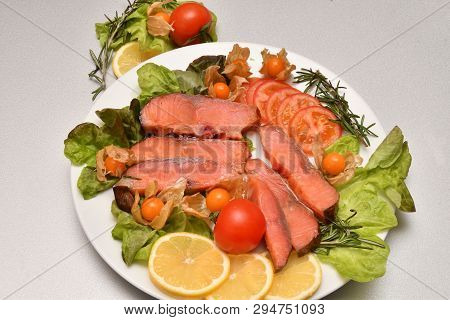 Chinook Salmon (lat. Oncorhynchus Tshawytscha) Smoked