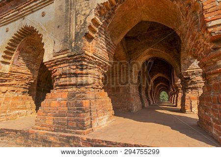 Arches Of Rasmancha, Oldest Brick Temple Of India - Tourist Attraction In Bishnupur, West Bengal, In
