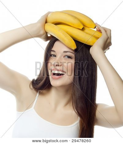 Ritratto di donna sorridente attraente indoeuropea isolata su bianco studio girato con banane