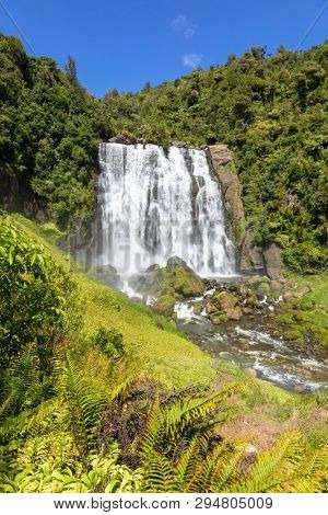 An image of the Marokopa Falls New Zealand