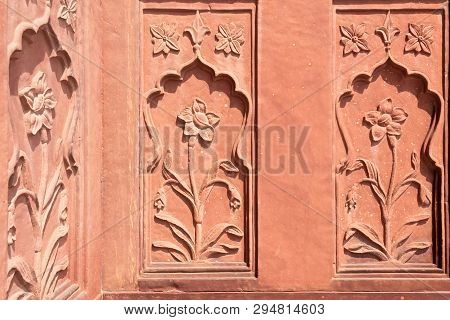 India, Delhi, Mar 30 2019 - Detail, Islamic Bas Relief Decoration On Red Sandstone Of Entry Gate, La