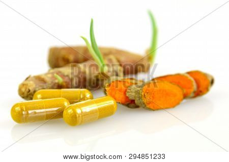 Turmeric Root And Turmeric Powder.