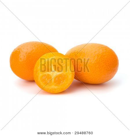 CUMQUAT ou kumquat isolated on white background bouchent