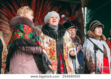 Gomel, Belarus - February 21, 2014: Unknown Women Group In National Clothes At Celebration Of Maslen