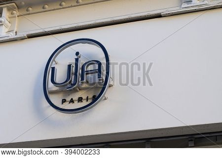 Bordeaux , Aquitaine / France - 11 08 2020 : Uja Paris Text And Logo Sign Front Of Un Jour Ailleurs 
