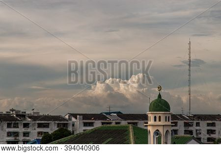 Aerial View Of Mosque (muslim Mosque) At Sunset In Bangkok, Islamic Mosque Dome, Green Mosque Dome, 