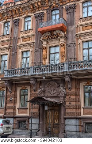 Russia, St. Petersburg 17,03,2019 Fassad Old House On Horse Guards Boulevard