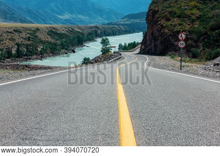 Chuysky trakt road in the Altai mountains. One of the most beautiful road in the world.