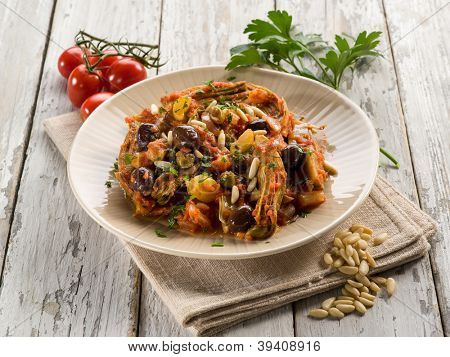 Caponata mit Artischocken und Pinienkernen