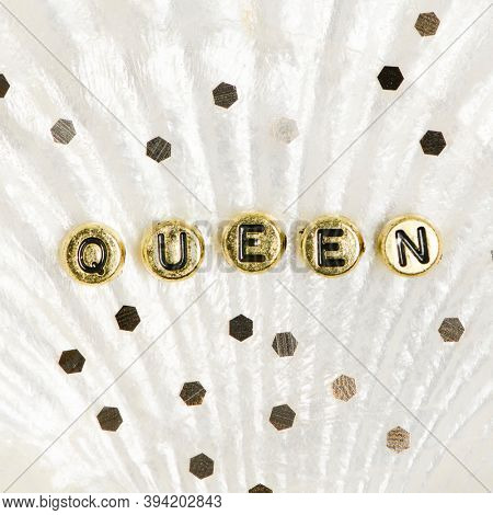 Gold queen alphabet letter beads