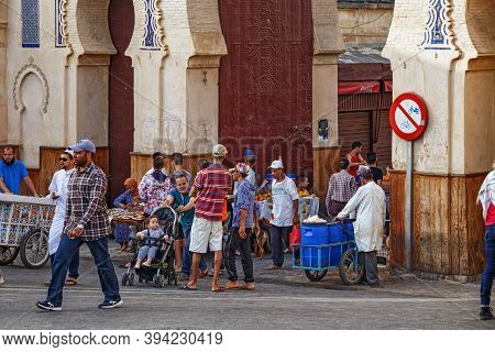 Fez, Morocco - May 31, 2017: Unknown People Near Gate To Medina Quarter Of Fez. The Medina Of Fez Is