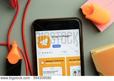 New York, United States - 7 November 2020: Phone Screen Close-up With Blogg For Blogger Mobile App L