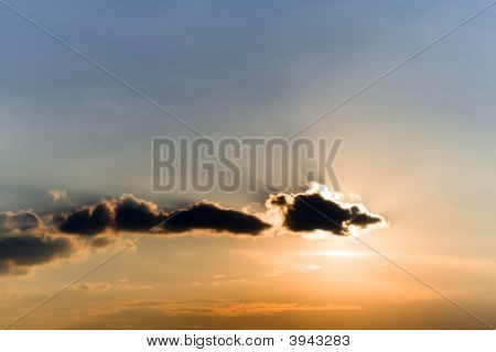Nuvens em raios do sol