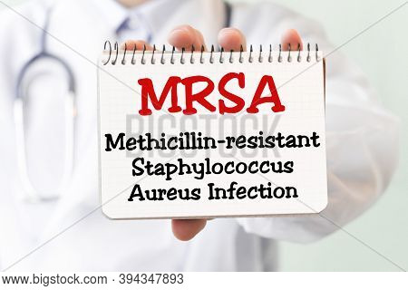 Doctor Holding A Card With Text Mrsa - Methicillin-resistant Staphylococcus Aureus Infection - Medic