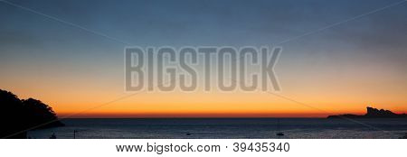 Upea auringonlasku