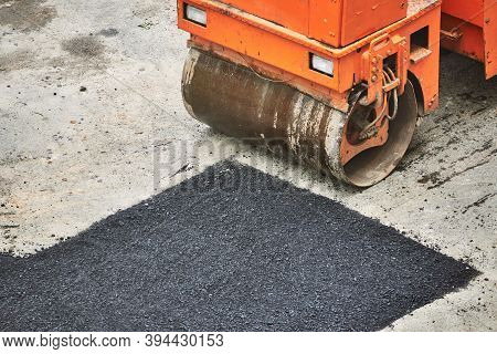 Orange Roller Asphalt Paving Machine Repair Pits