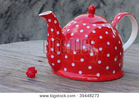 Hervidor de agua rojo