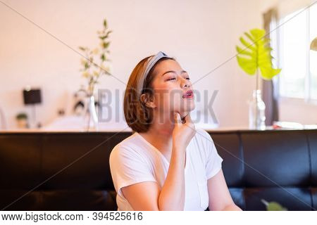 Asian Woman Having Bone Stuck In Throat,sore Throat