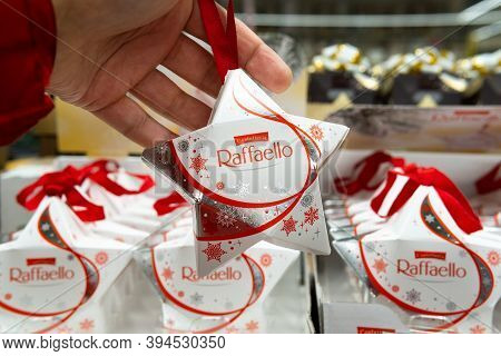 Tyumen, Russia-november 07, 2020: Ferrero Raffaello On The Shelves Of A Hypermarket. By Ferrero Spa