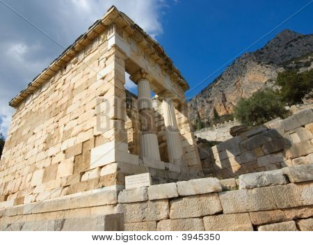 アテネ、Delphi の宝庫