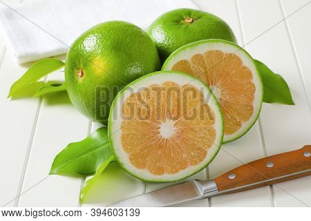 Sweetie fruits (green grapefruits, pomelits) - two whole fruits and slices
