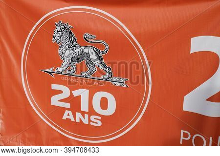 Bordeaux , Aquitaine / France - 11 11 2020 : Peugeot Sign Flag On Car Dealership Logo Lion Vintage R