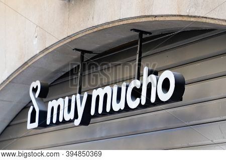 Bordeaux , Aquitaine / France - 11 08 2020 : Muy Mucho Logo And Text Sign Of Store Of Home Decoratio