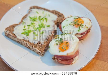 Ham and eggs cupcakes