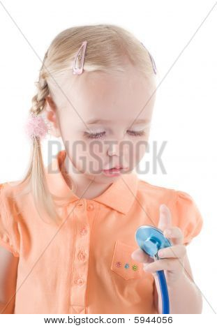 kleines Mädchen mit sthetoscope