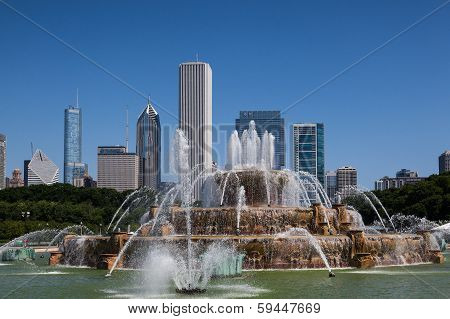 Chicago - July 7 : Famous Buckingham Fountain In July 7, Grant Park, Chicago, Usa