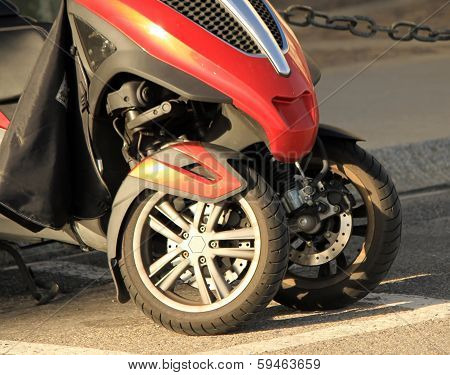 Three-wheeled scooter