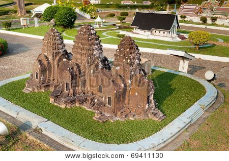 Phra Prang Sam Yot In Mini Siam Park