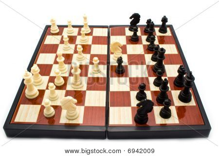 Schach Figuren auf einem Brett