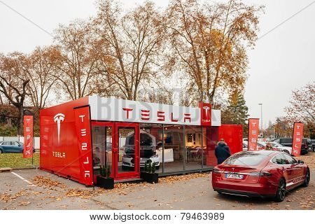Tesla Model S Electric Car Zero Emissions