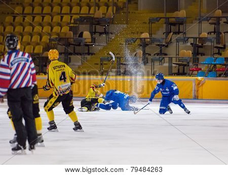 Fall Down Catching A Puck