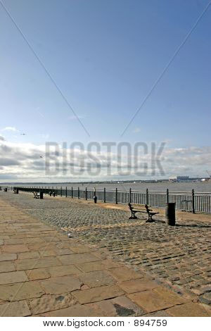 Liverpool nehir Mersey kıyısındaki Waterfront