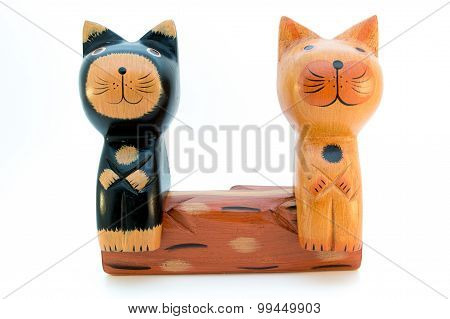 Two wooden cats on bench