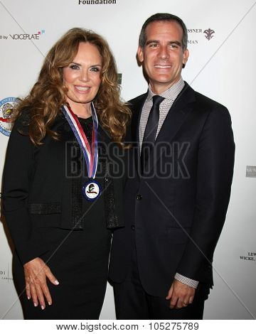 LOS ANGELES - OCT 17:  Catherine Bach, Eric Garcetti - Los Angeles Mayor at the  LAPD Eagle & Badge Foundation Gala at the Century Plaza Hotel on October 17, 2015 in Century City, CA