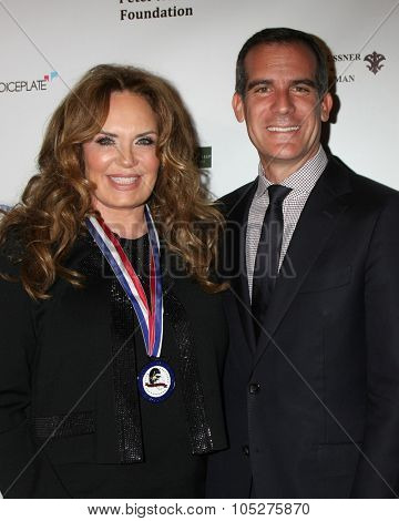 LOS ANGELES - OCT 17:  Catherine Bach, Eric Garcetti - Los Angeles Mayor at the  LAPD Eagle & Badge Foundation Gala at the Century Plaza Hotel on October 17, 2015 in Century City, CA