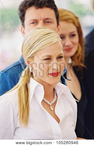 CANNES, FRANCE - MAY 18: US actress Patricia Arquette poses at the Palais des Festivals during the photocall of 'Human Nature', directed by French Michel Gondry, 18 May 2001 in Cannes.