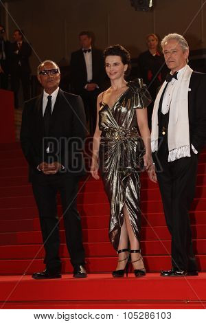 CANNES, FRANCE - MAY 18: William Shimell, Juliette Binoche and Abbas Kiarostami attend the 'Certified Copy' Premiere at the Palais  during the 63rd  Cannes  Festival on May 18, 2010 in Cannes, France