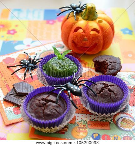 Smiling pumpkin muffins