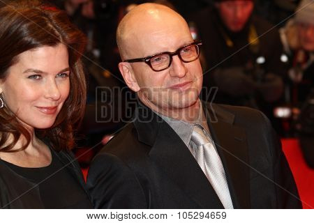 BERLIN, GERMANY - FEBRUARY 15: Steven Soderbergh and wife Jules Asner  attend the 'Haywire' Premiere during of the 62nd Berlin  Festival at the Palast on February 15, 2012 in Berlin, Germany.