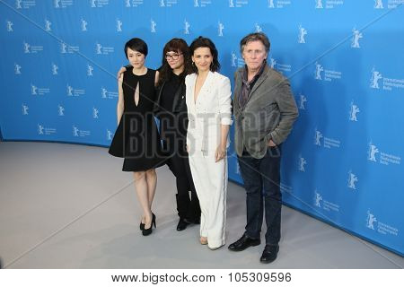 BERLIN, GERMANY - FEBRUARY 5: Juliette Binoche poses during the photocall for the 'Nadie quiere la noche' (Nobody Wants the Night) presented at the 65th Film Festival in Berlin, on February 5, 2015.