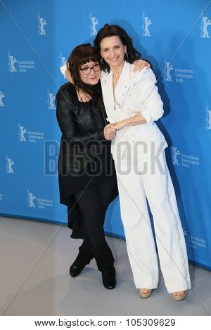 BERLIN, GERMANY - FEBRUARY 5: Juliette Binoche poses during the photocall for the 'Nadie quiere la noche' (Nobody Wants the Night) presented at the 65th Film Festival in Berlin, on February 5, 2015.